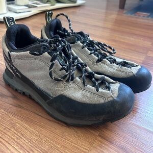La sportiva boulder x approach shoes